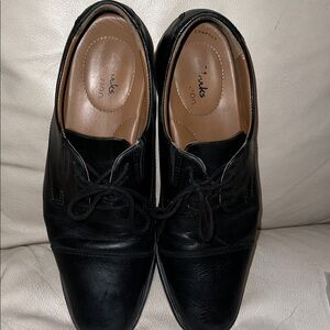 Clarks Black Leather Lace-Up Cap-Toe Oxfords